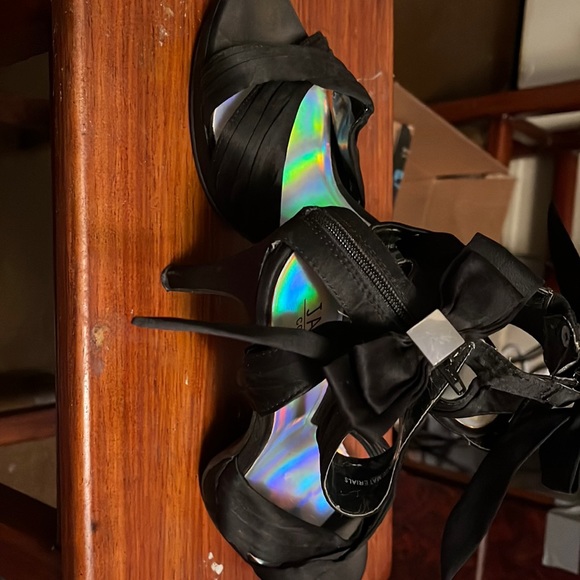 Heels - Picture 1 of 3